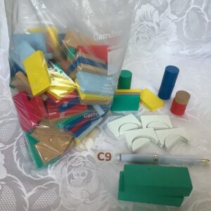 Jeu de construction en bois peint type dominos JOU.c9