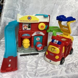 Garage pompier sa voiture et son camion vtech