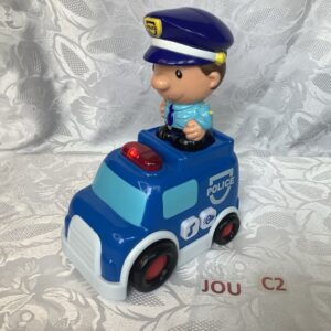 Petit véhicule de police et son policier JOU.c2