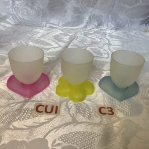 Lot de 3 coquetiers en plastique motif fleur et cœur cui.c3