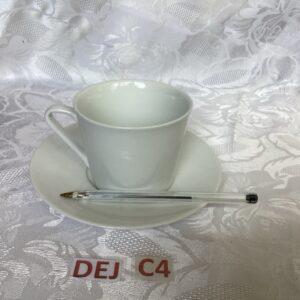 Grande tasse en porcelaine blanche et sa soucoupe dej.c4