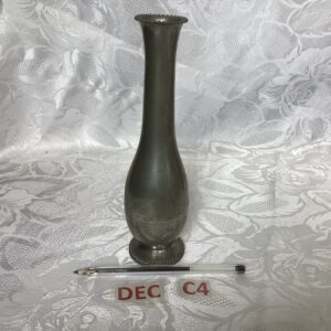 Vase soliflore haut en étain dec.c4