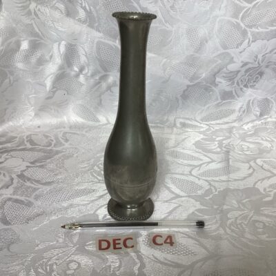 Vase soliflore haut en étain dec.c4