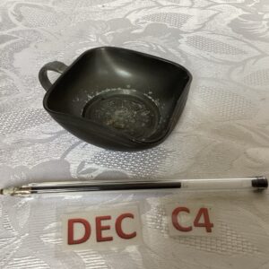 Petit vide poche en étain dec.c4