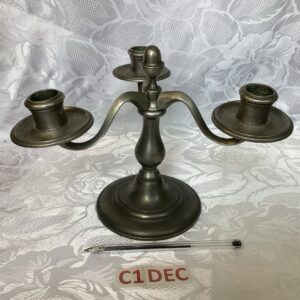 Bougeoir triple en étain dec.c1