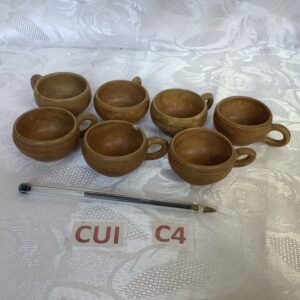 Lot de 7 petites tasses en terre cuite cui.c4