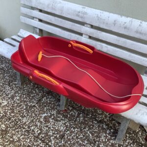 Luge rouge en plastique jou.in