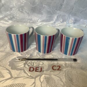 Lot de 3 petites tasses avec bandes colorées dej.c2