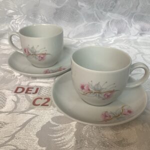 Lot de deux tasses fleuries avec soucoupes dej.c2
