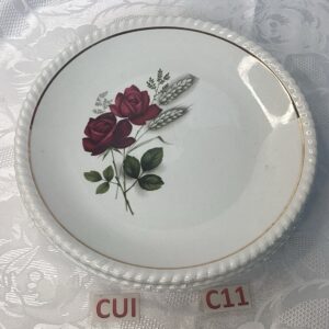 Lot de trois assiettes fleuries rouge Cui.c11