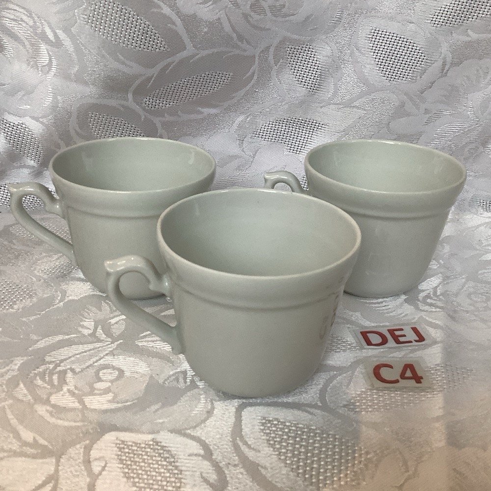 Lot de 3 grandes tasses blanches dej.c4