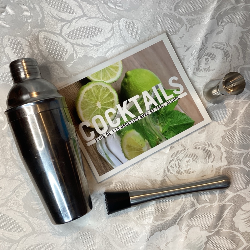 Lot cocktail livret shaker dose et pilon Cui.