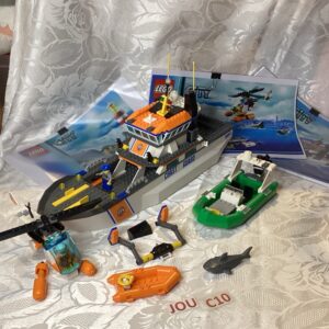 Lego 60014 bateaux de garde côte, hélicoptère et requin jou.in
