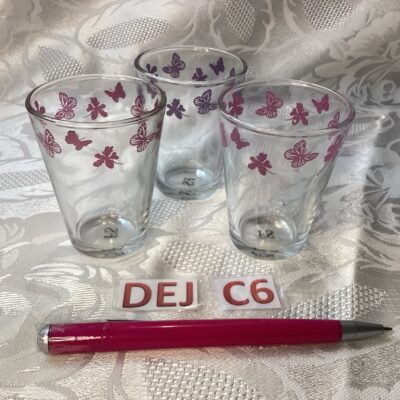 Lot de trois petits verres à thé dej.c6