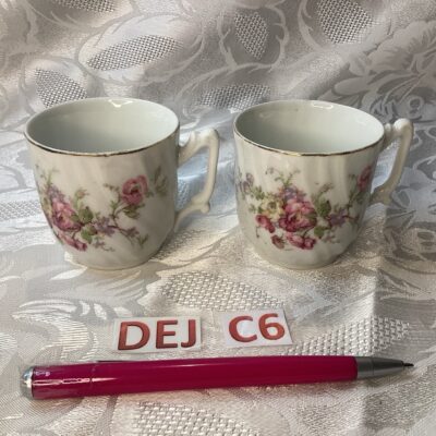Lot de deux tasses porcelaine fine roses dej.c6