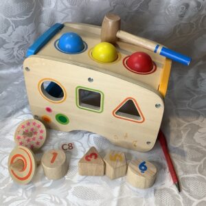 Boîte d’activités premier âge bois JOU.c8