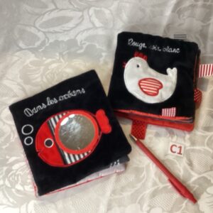 Lot de deux Livres en tissus bébé pue.c1