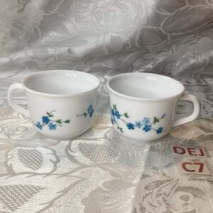 Lot de deux tasses arcopal vintage dej.c7