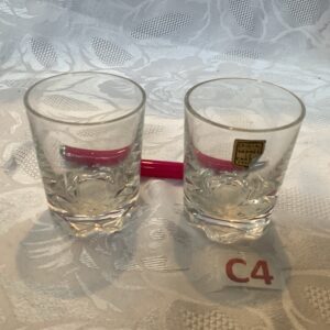 Lot de deux petits verres à liqueur cristal de vannes ver.c4