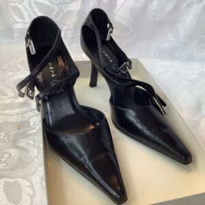 Escarpins noirs à languette marque André neufs T37 cha.c4