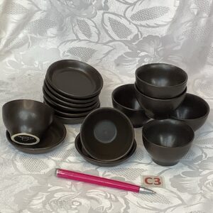 Lot de 7 petites tasses à expresso  ou saké et soucoupes marron dej.c3