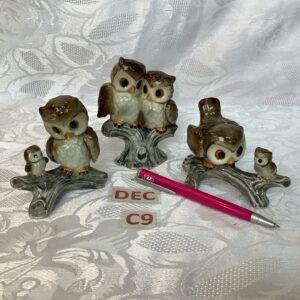 Lot de 3 hiboux sur une branche en porcelaine dec.c9