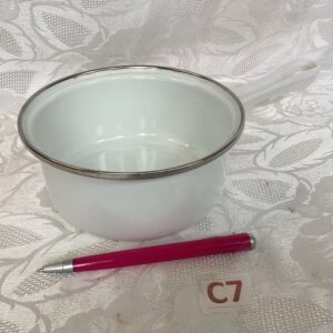 Petite casserole blanche cui.c19