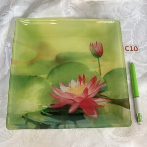 Plat carré en verre motif fleur de lotus et nénuphar cui.c10