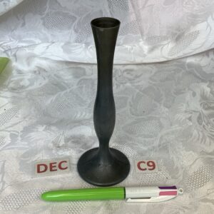 Vase soliflore en étain dec.c9