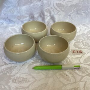Lot de quatre petits ramequins à dessert arrondis couleur crème Cui.c14