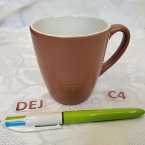 Tasse marron décorée dej.c4