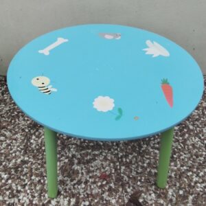 Petite table enfant bleue et verte en bois pue.in
