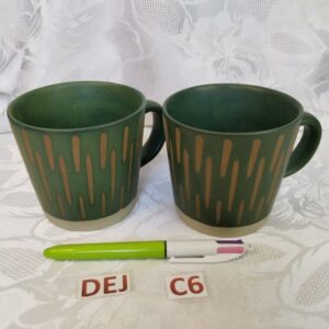 Lot de 2 tasses vertes foncés à motif marron dej.c6