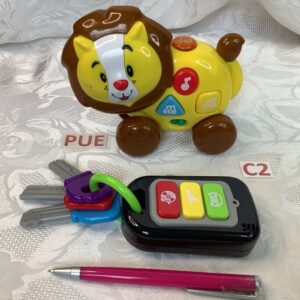 Lot 2 jouets bébé lion musical et clé de voiture pue.c2