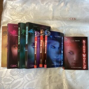 8 tomes « Night world » liv.c23