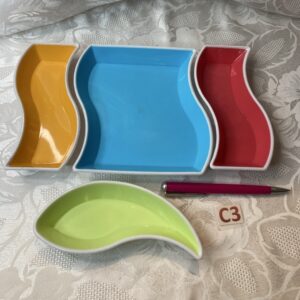 Lot de 4 petits ramequins apéritif colorés en plastique dur Cui.c3