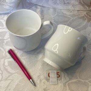Lot de deux grandes tasses/taille mug blanches dej.c5