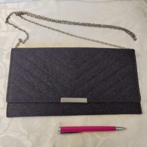 Pochette bleu marine pailletée